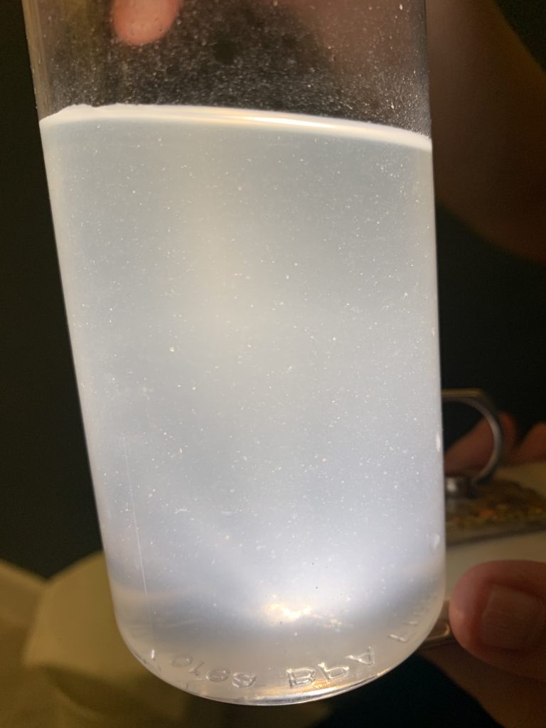 facial-taipei-sparadise-the-spa-near-taipei-101-world-trade-center-hydrafacial-waste 水飛梭機器吸出粉刺與皮脂髒污的真實畫面